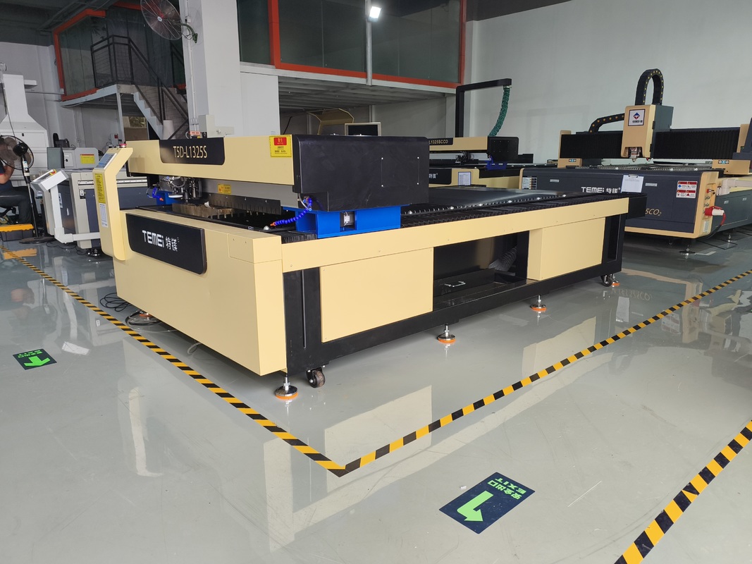 T5D-L1325S Large Format Acrylic CO2 Laser Cutting Machine For Sponge / Plastic