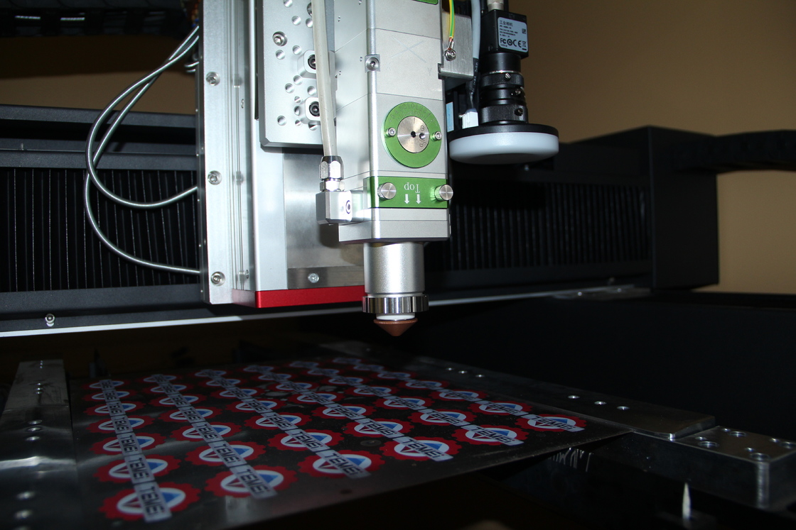 Ultra High Precision Laser Cutting Machine Small Format Precise 1.5 Kw Fiber Laser Cutter