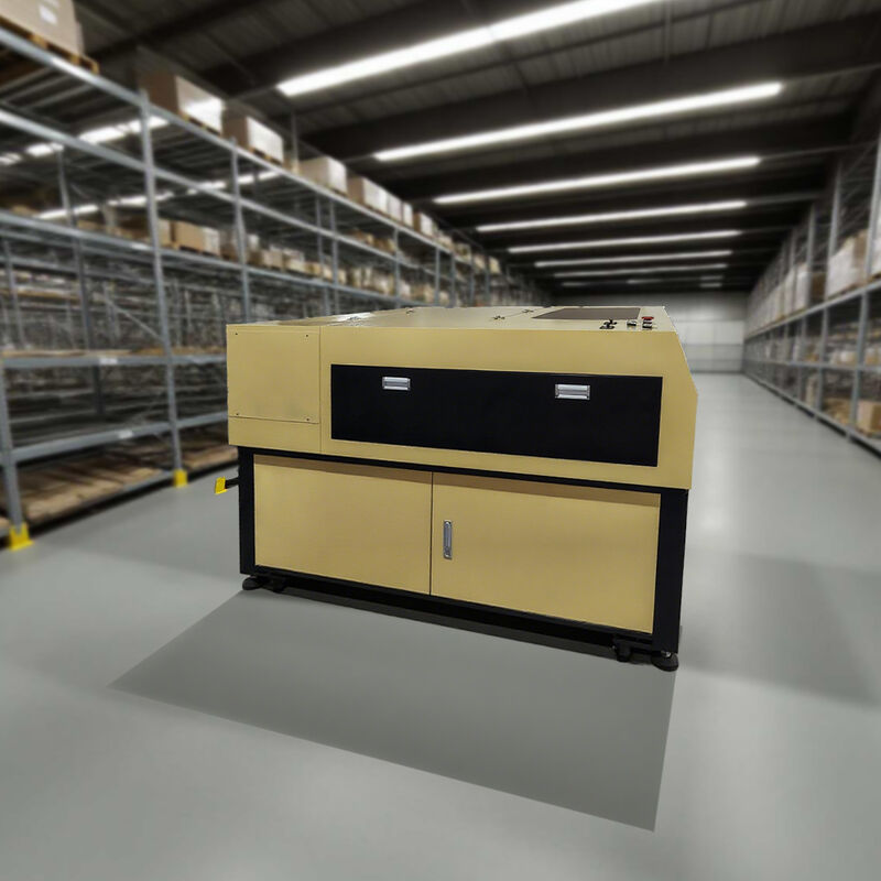 آلة قطع ليزر ثاني أكسيد الكربون مع CCD حافة تتبع قطع 130W / 150W طاقة الليزر ودقة تحديد الموقع 0.01mm