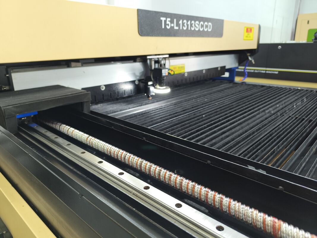 80W/100W/130W 1325 Co2 Laser Cutting Machine Honeycomb Or Blade Working Table