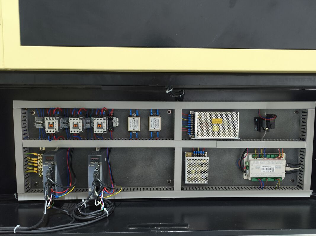 Double Lead Screw CO2 Laser Cutting Machine with CCD Edge Patrol Cutting and 130W-450W Laser Power